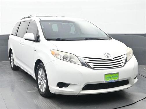 2016 Toyota Sienna LE
