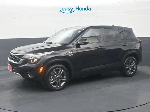 Cherry Black 2023 Kia Seltos LX
