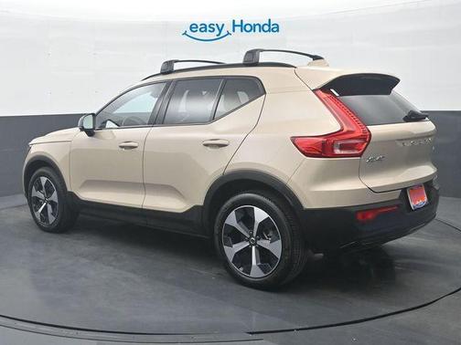 2026 Volvo XC40 B4 Plus