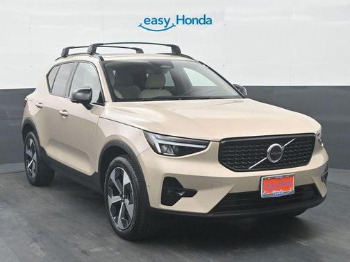 2026 Volvo XC40 B4 Plus