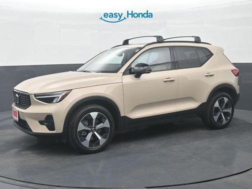 2026 Volvo XC40 B4 Plus