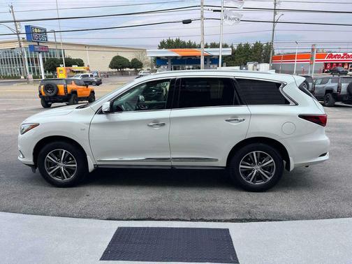 2017 INFINITI QX60 Base