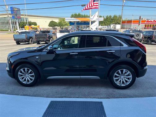 2022 Cadillac XT4 Premium Luxury
