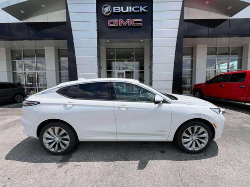 White Frost Tricoat 2026 Buick Envista Avenir FWD
