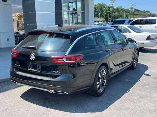 Ebony Twilight Metallic 2018 Buick Regal TourX Preferred