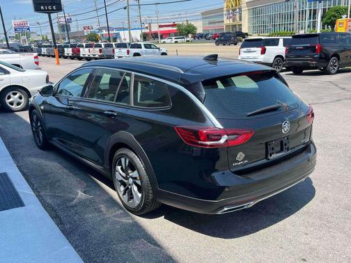 Ebony Twilight Metallic 2018 Buick Regal TourX Preferred