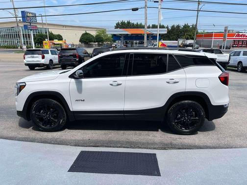 Summit White 2024 GMC Terrain AWD AT4