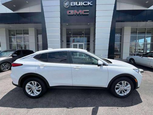 Summit White 2026 Buick Envista Preferred FWD