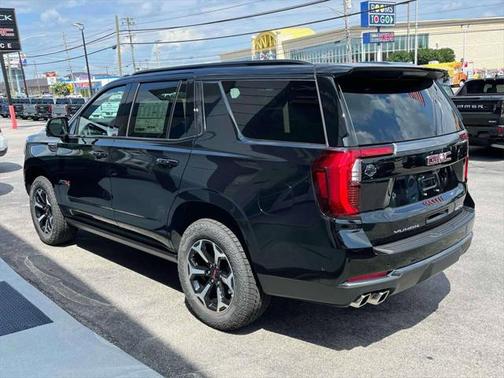 2025 GMC Yukon 4WD AT4