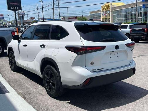 Wind Chill Pearl 2024 Toyota Highlander Hybrid XLE