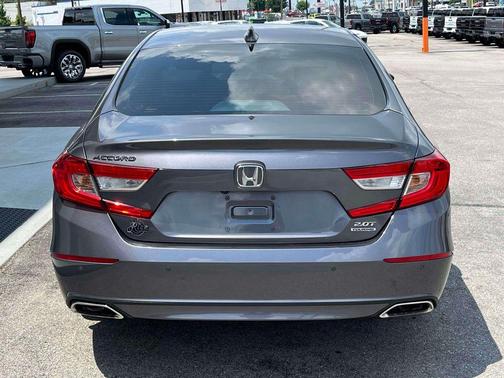 Modern Steel Metallic 2018 Honda Accord Touring 2.0T