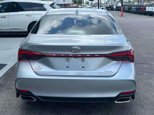 2022 Toyota Avalon XLE