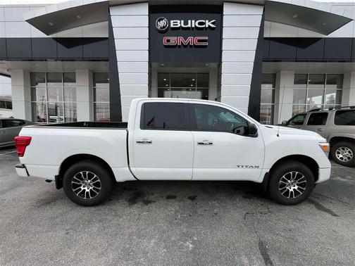 2021 Nissan Titan SV
