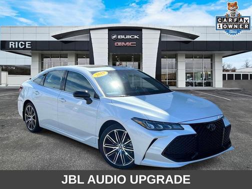 Pearl 2019 Toyota Avalon XSE