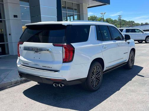 White Frost Tricoat 2023 GMC Yukon Denali