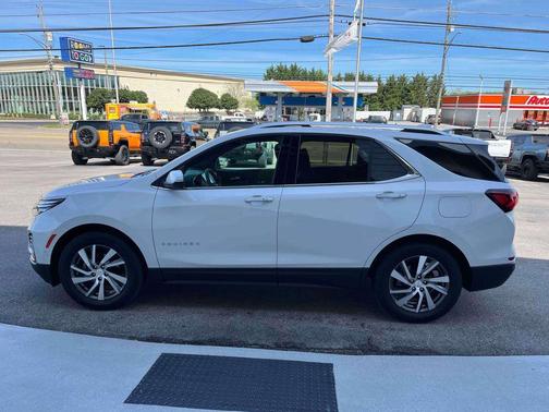 Iridescent Pearl Tricoat 2024 Chevrolet Equinox Premier w/1LZ