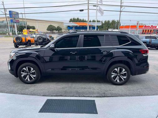 2024 Volkswagen Atlas 2.0T SE