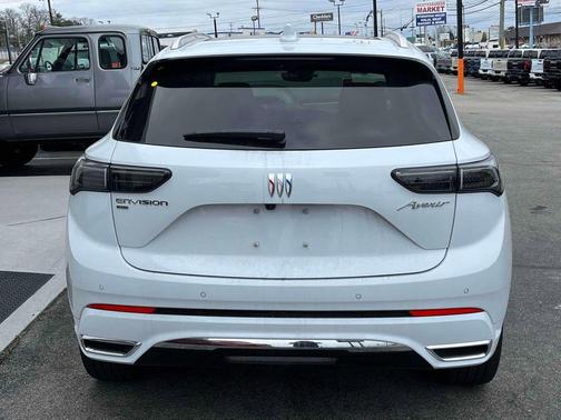 Iridescent White Tricoat 2026 Buick Envision Avenir AWD