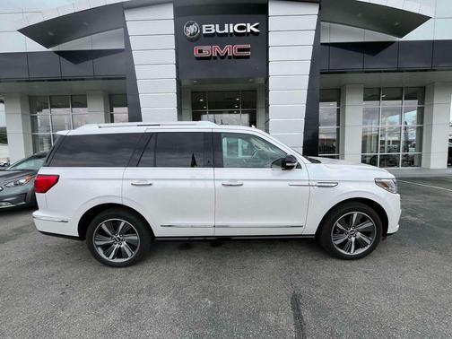 White Platinum Metallic Tri-Coat 2019 Lincoln Navigator Reserve