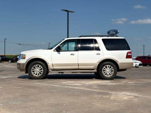 White Platinum Clearcoat Metallic 2012 Ford Expedition XLT