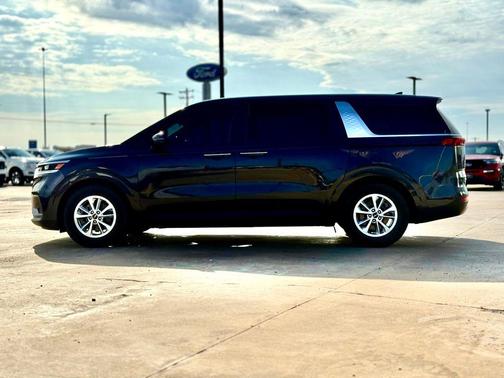 2022 Kia Carnival LX