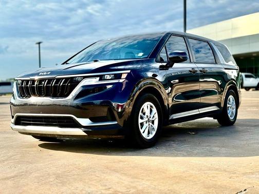 2022 Kia Carnival LX