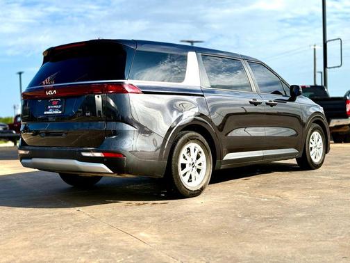 2022 Kia Carnival LX