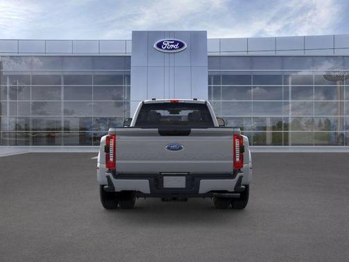 Avalanche 2026 Ford F-350 XL