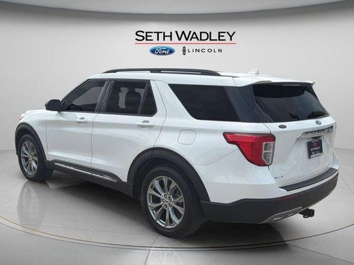 Star White Metallic Tri-Coat 2022 Ford Explorer XLT