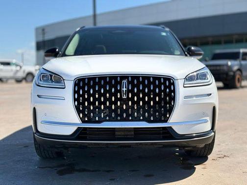 Pristine White Metallic Tri-Coat 2025 Lincoln Corsair Reserve