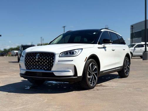 Pristine White Metallic Tri-Coat 2025 Lincoln Corsair Reserve