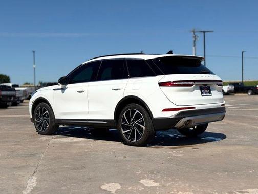 Pristine White Metallic Tri-Coat 2025 Lincoln Corsair Reserve