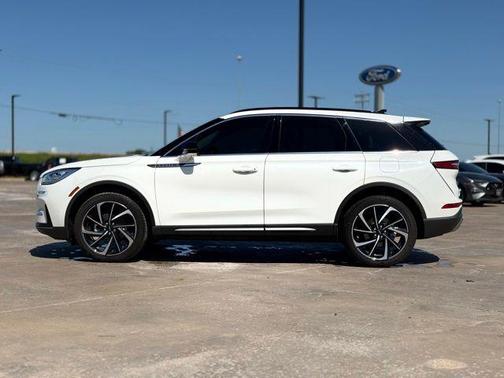 Pristine White Metallic Tri-Coat 2025 Lincoln Corsair Reserve