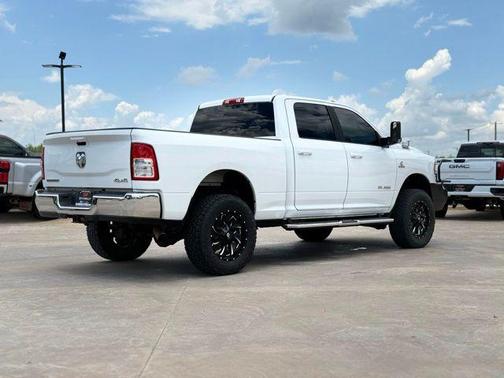 Bright White Clearcoat 2022 RAM 2500 Big Horn Crew Cab 4x4 6'4' Box