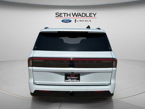 Crystal White Metallic Clearcoat 2026 Lincoln Navigator Reserve