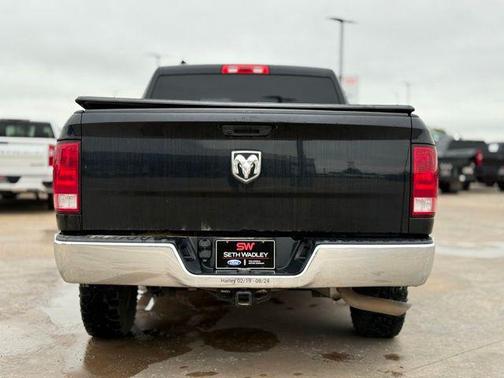 Diamond Black Crystal Pearlcoat 2021 RAM 1500 Tradesman