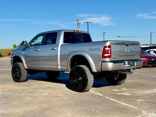 2020 RAM 2500 Big Horn Crew Cab 4X4 6'4' Box