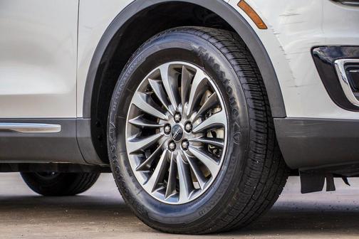 2019 Lincoln Nautilus Select