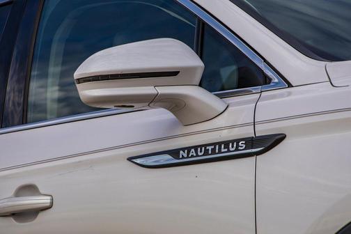 2019 Lincoln Nautilus Select