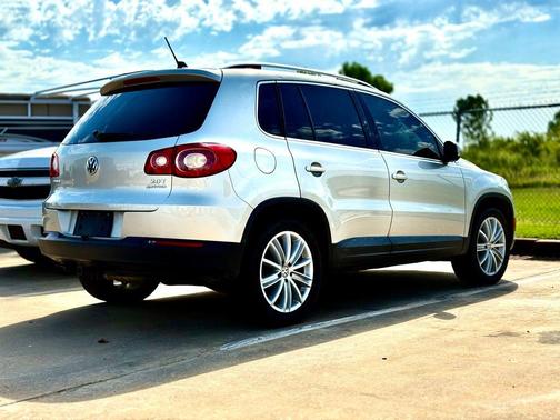 2011 Volkswagen Tiguan SE