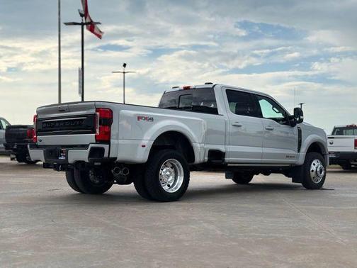 Avalanche 2026 Ford F-450 Platinum
