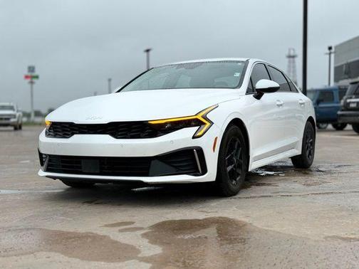 Snow White Pearl 2025 Kia K5 LXS