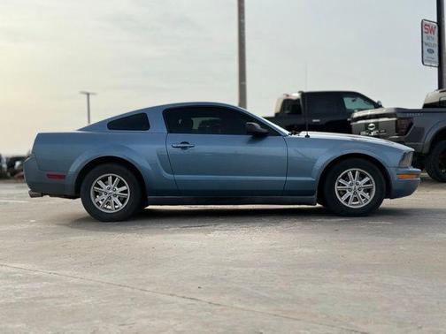 2005 Ford Mustang Premium