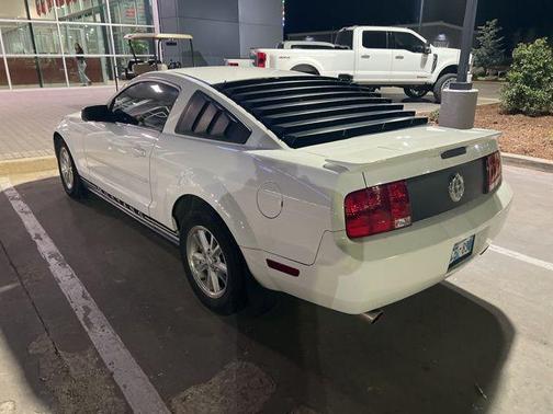 2007 Ford Mustang Deluxe