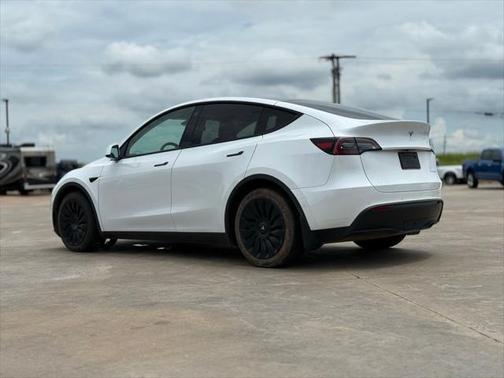 2022 Tesla Model Y Long Range Dual Motor All-Wheel Drive