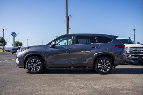 2023 Toyota Highlander Hybrid XLE