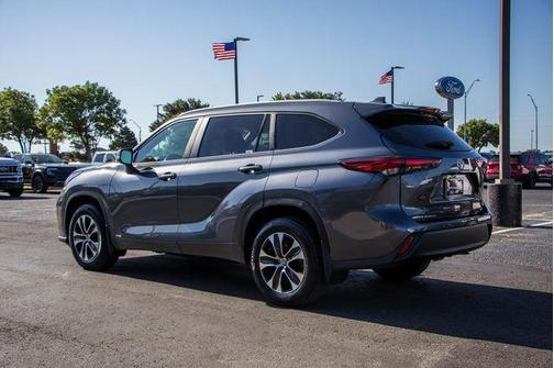 2023 Toyota Highlander Hybrid XLE