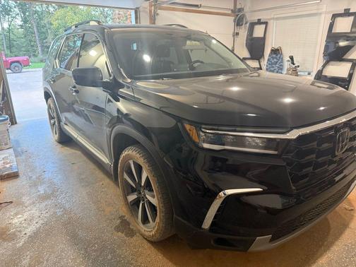 2023 Honda Pilot Touring 8-Passenger