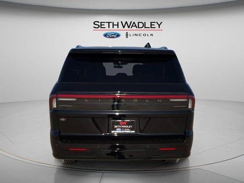 Infinite Black Metallic Clearcoat 2026 Lincoln Navigator Reserve