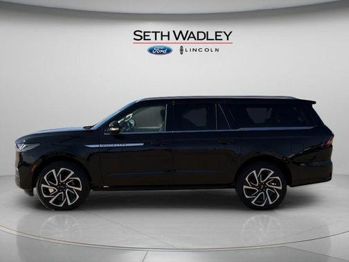 Infinite Black Metallic Clearcoat 2026 Lincoln Navigator Reserve